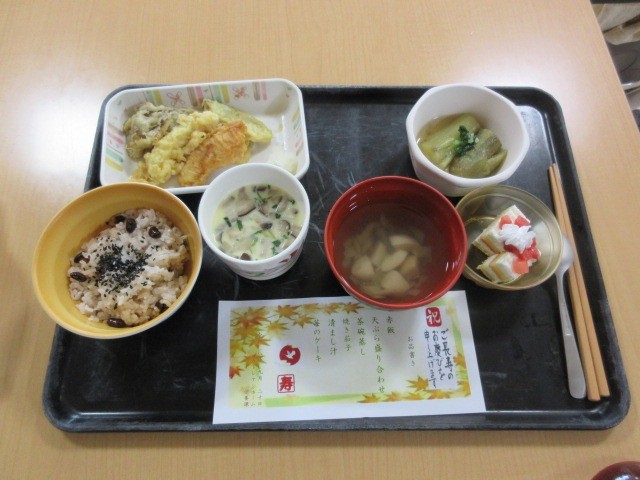 2階　敬老会　＜昼食＞