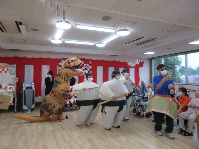 2階　敬老会　＜職員の出し物＞